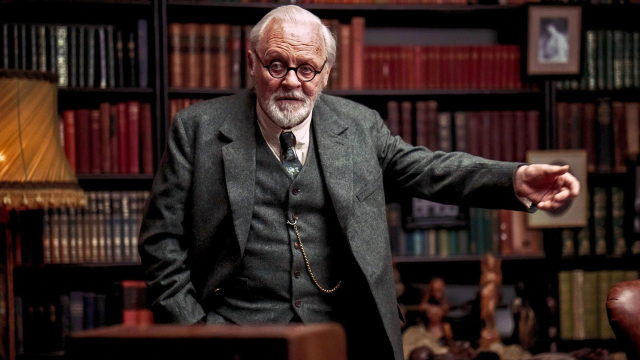 Anthony Hopkins in una scena di Freud - L'ultima analisi