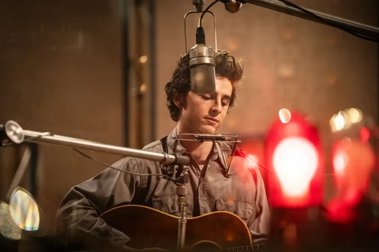 A Complete Unknown: recensione del film con Timothée Chalamet