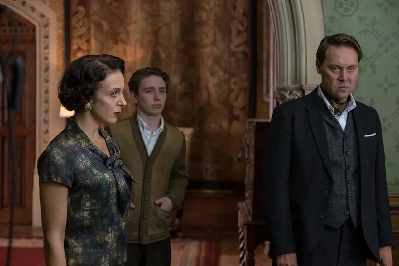 Amanda Abbington, Christian McKay e Preston Nyman in Mistero a Crooked House