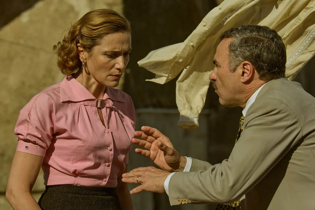 Anna Foglietta e Massimiliano Gallo in Questi fantasmi!