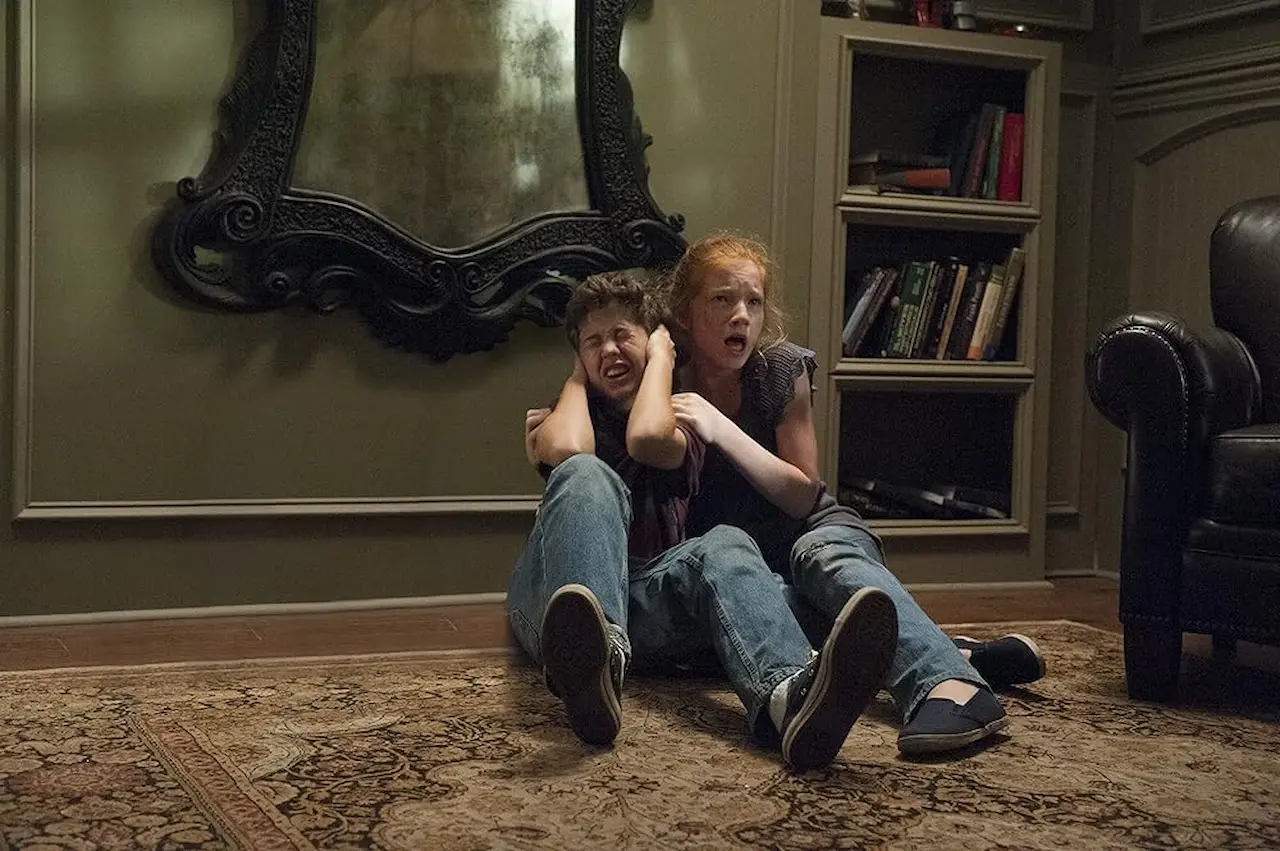 Garrett Ryan e Annalise Basso in Oculus - Il riflesso del male