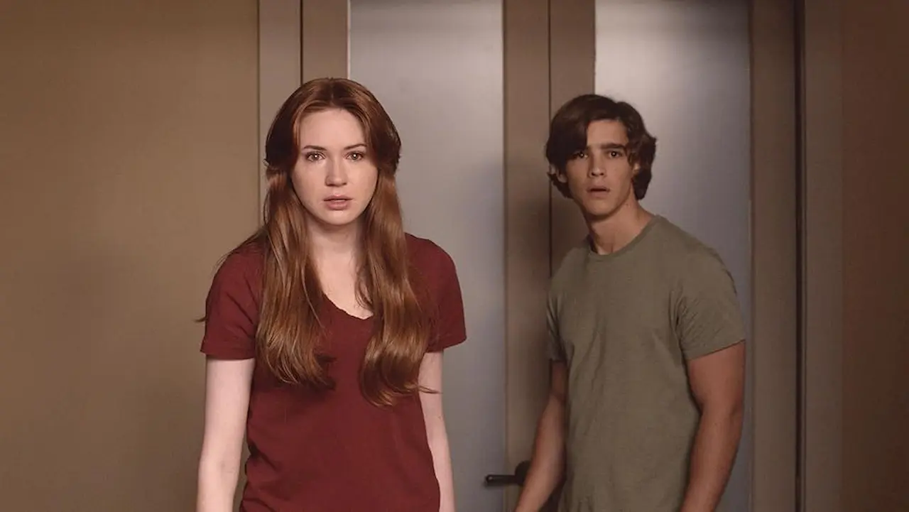 Karen Gillan e Brenton Thwaites in Oculus - Il riflesso del male