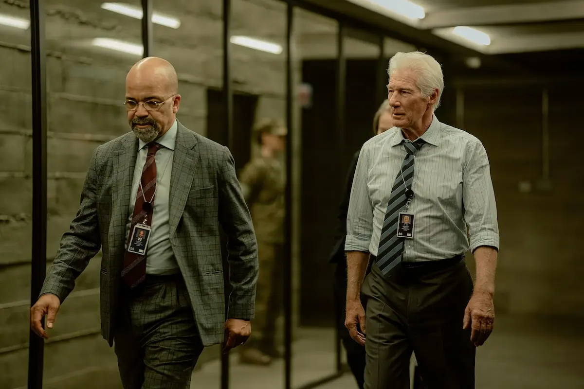 Richard Gere e Jeffrey Wright in The Agency (2024)