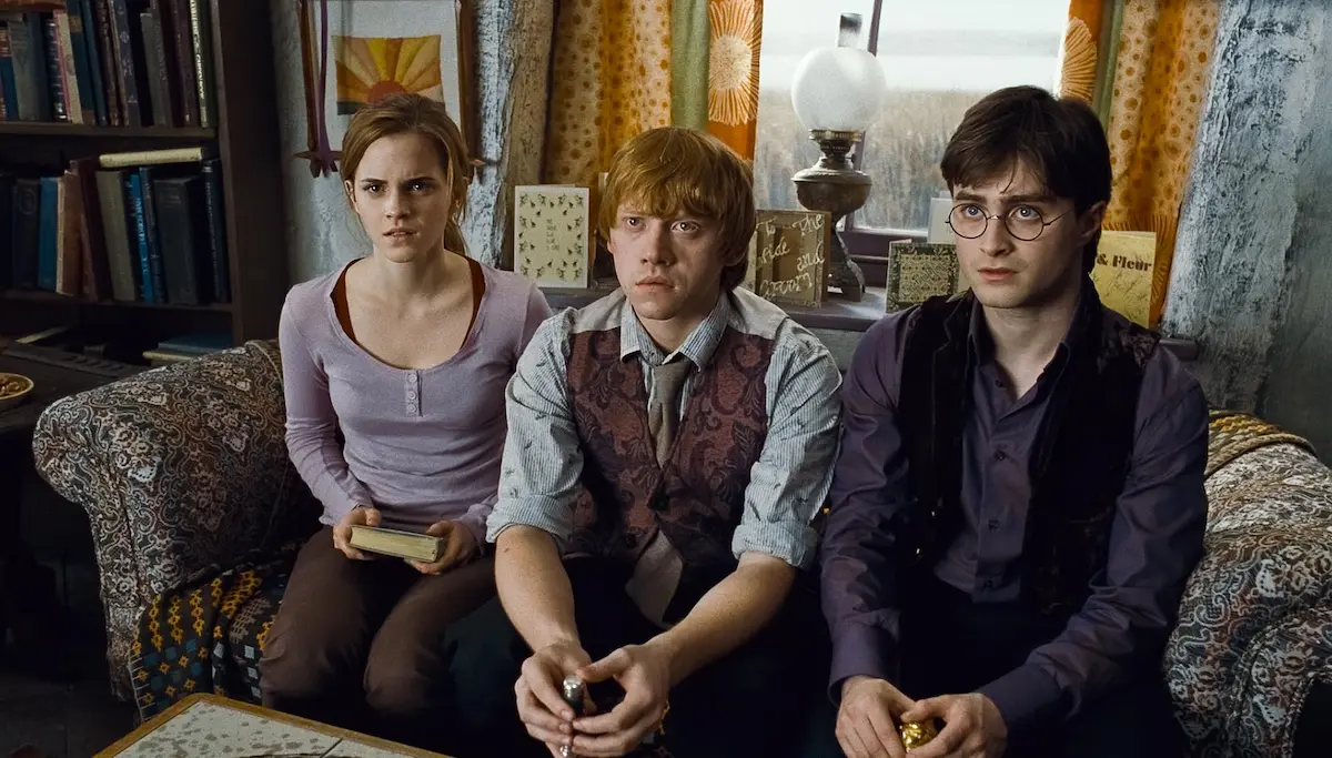 Rupert Grint, Daniel Radcliffe, and Emma Watson in Harry Potter e i Doni della Morte - Parte 1 (2010)