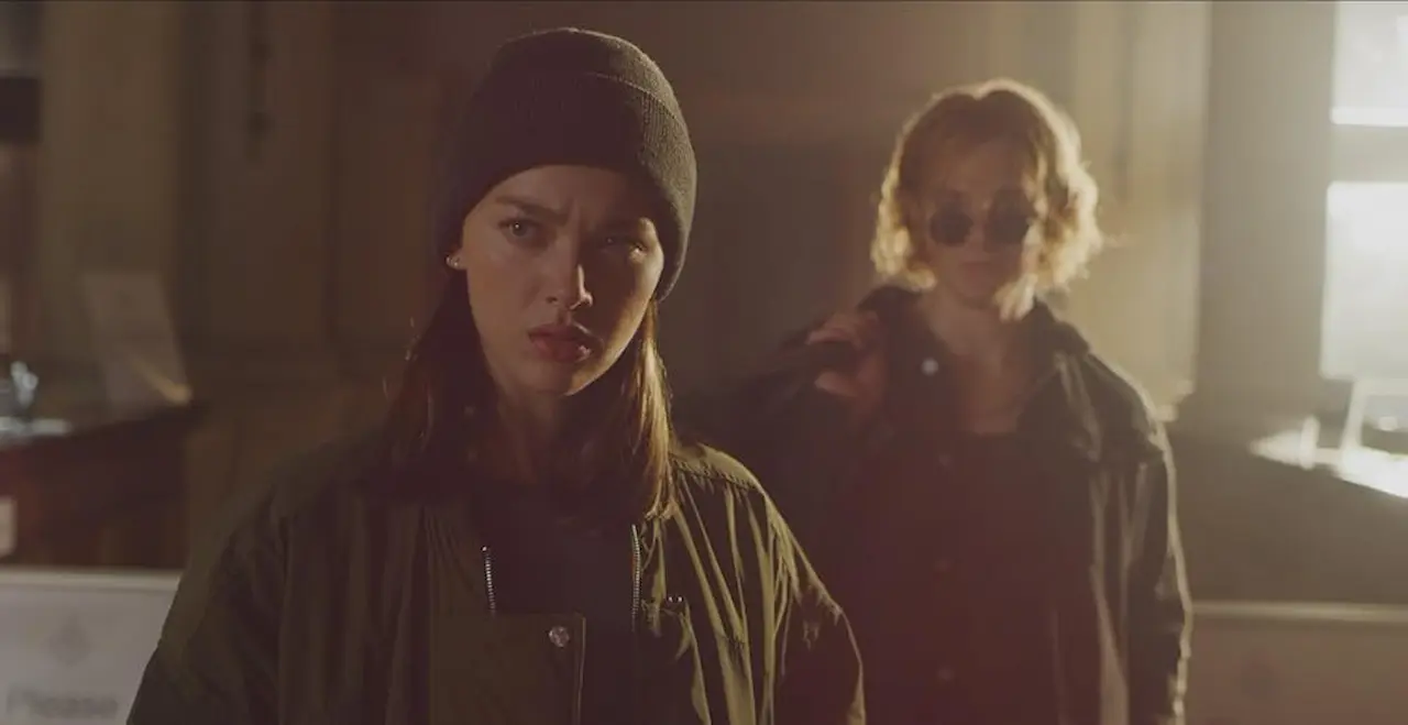 Timothy Innes e Jessica Alexander in Fallen