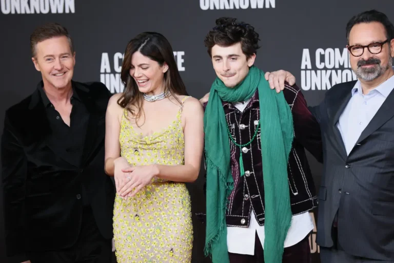 A Complete Unknown, alla ricerca di Bob Dylan: Timothée Chalamet, Edward Norton, Monica Barbaro e James Mangold a Roma