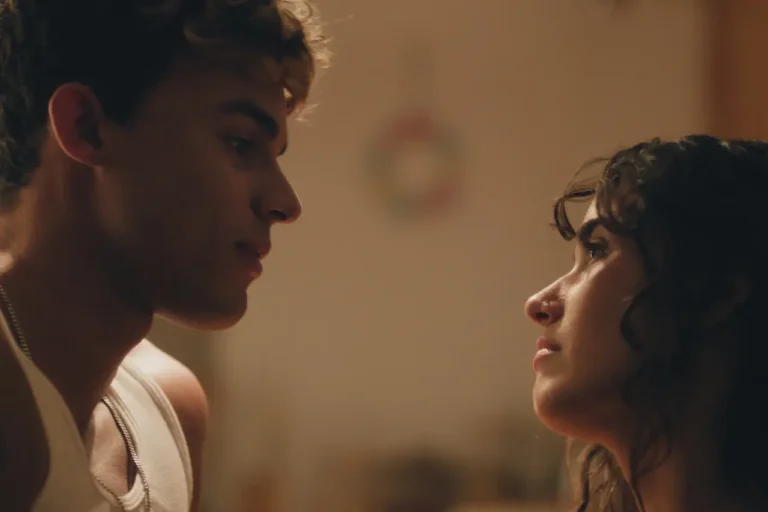 È colpa mia: Londra, il trailer del remake britannico