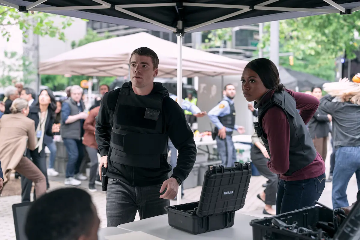 Gabriel Basso e Amanda Warren in The Night Agent - stagione 2