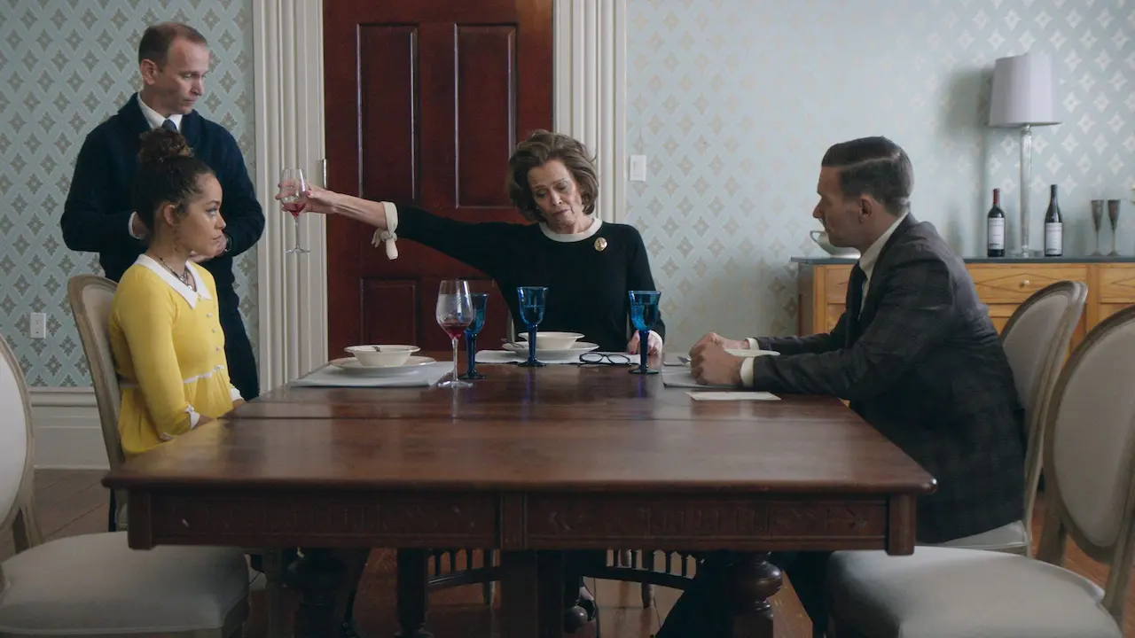Joel Edgerton, Sigourney Weaver e Quintessa Swindell in Il maestro giardiniere