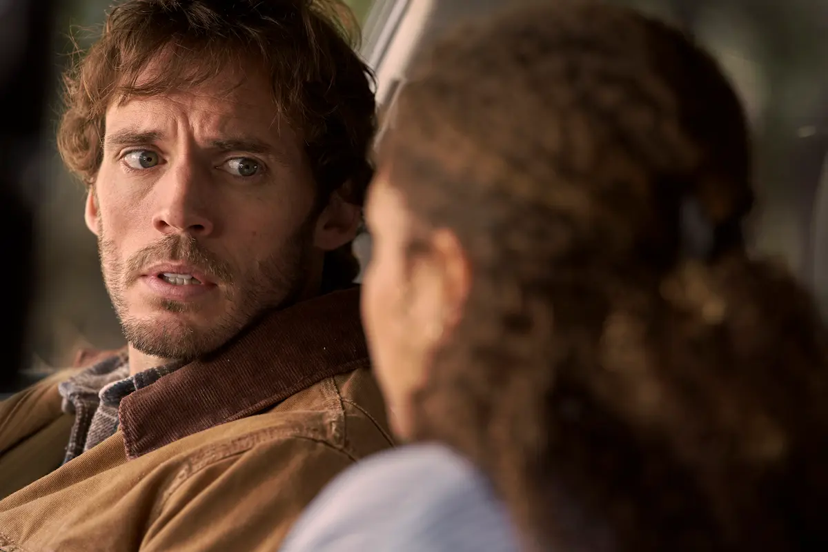 Sam Clafin nel film Bagman