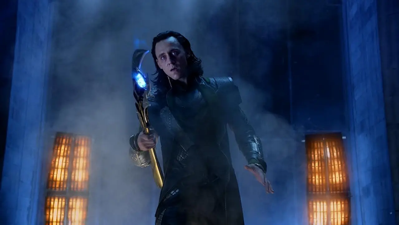 Tom Hiddleston è Loki in The Avengers