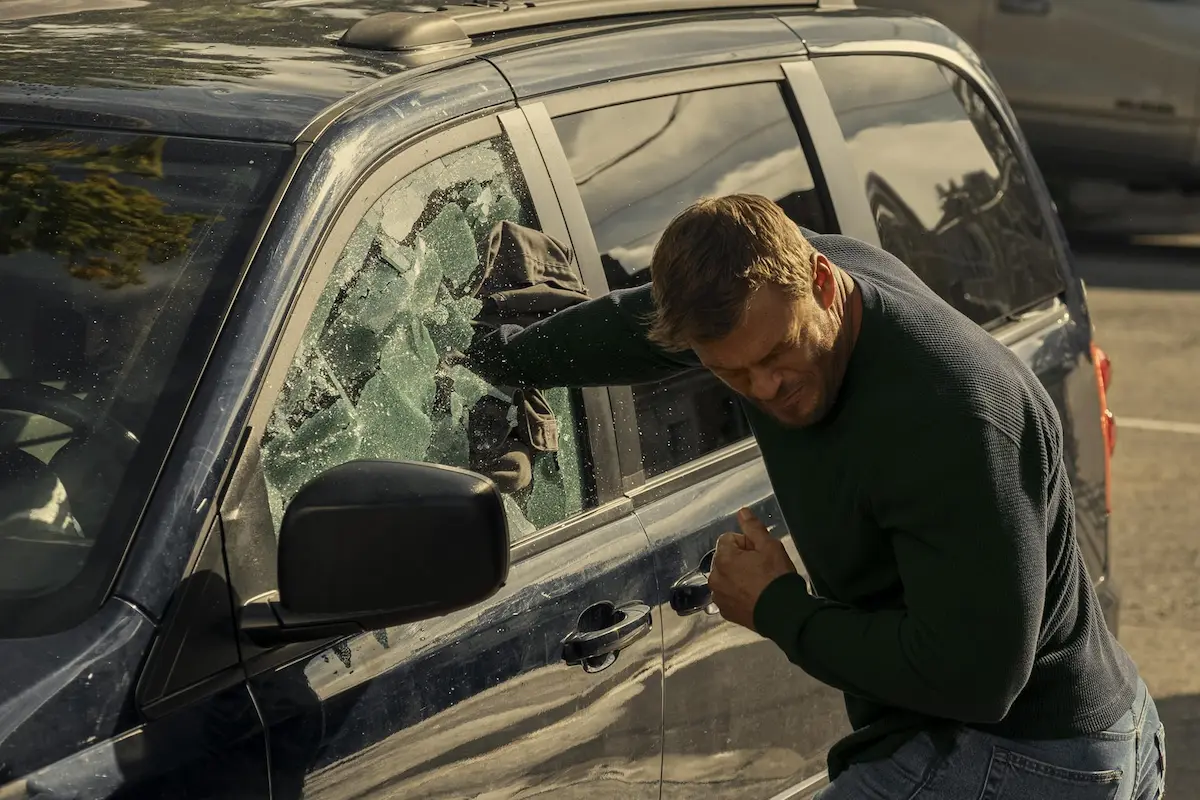 Alan Ritchson in Reacher - Stagione 2