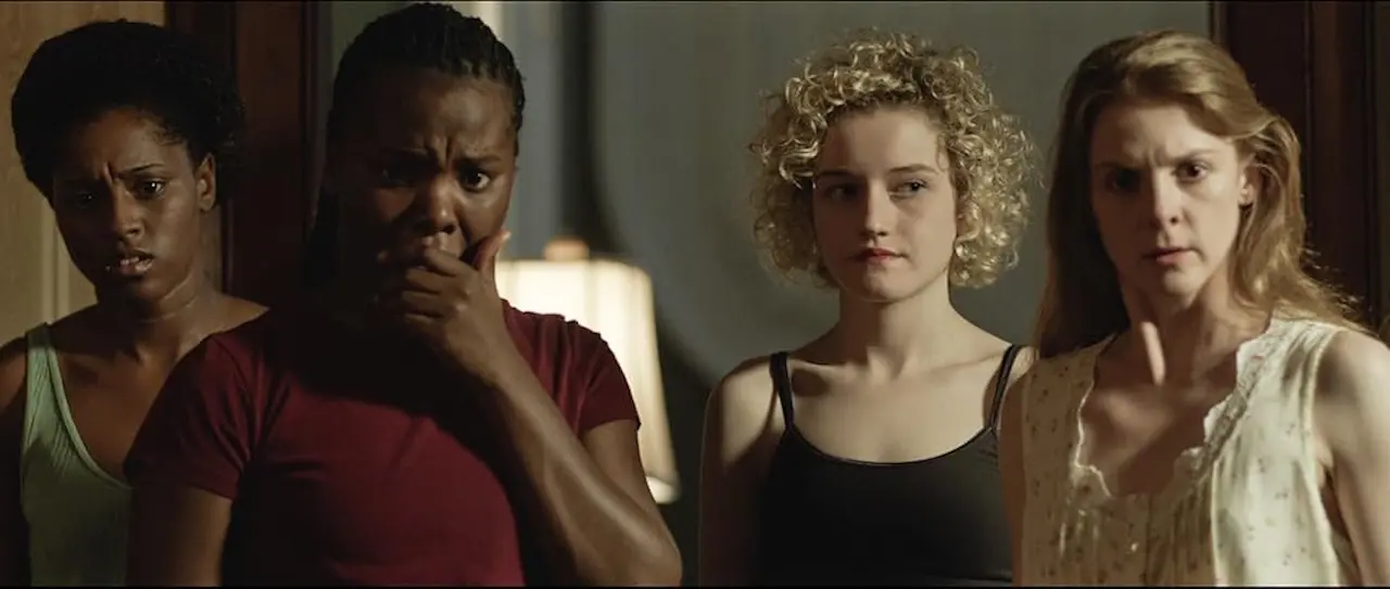 Ashley Bell, Julia Garner, Erica Michelle Singleton e Sharice A. Williams in The Last Exorcism - Liberaci dal male