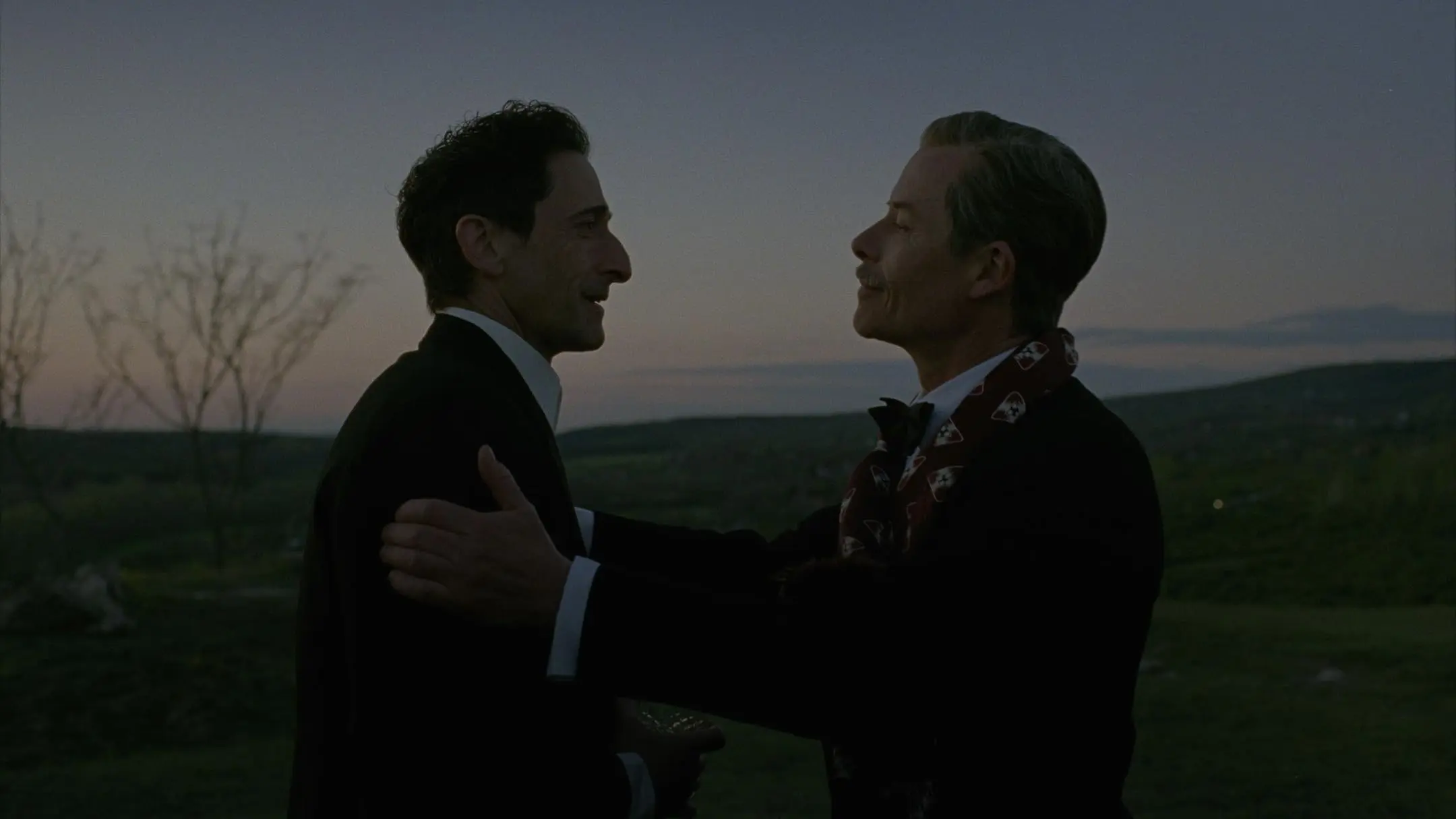 Guy Pearce e Adrien Brody in The Brutalist (2024)