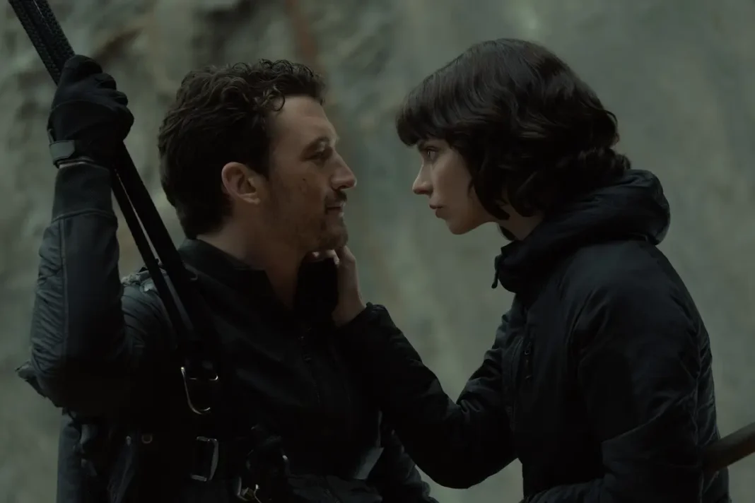 Miles Teller e Anya Taylor-Joy in Misteri dal profondo (2025)