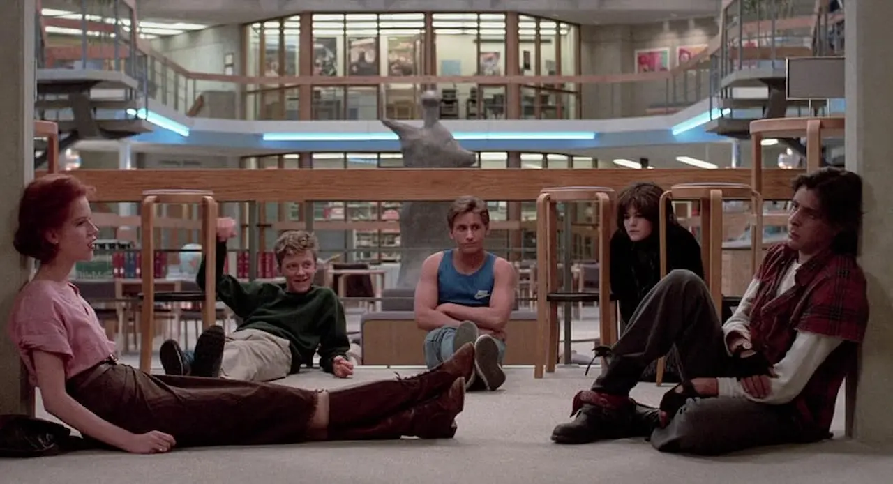Molly Ringwald, Emilio Estevez, Judd Nelson, Ally Sheedy e Anthony Michael Hall in Breakfast Club