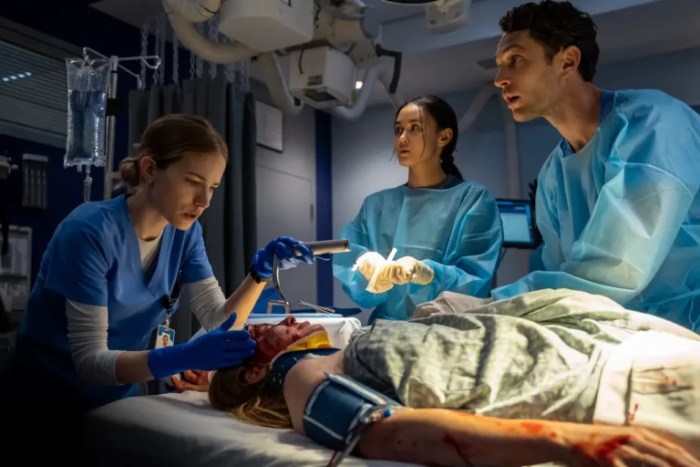 Pulse: le prime immagini del nuovo medical drama Netflix