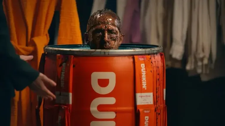 Lo spot di Ben Affleck per il Super Bowl 2025 di Dunkin’ sostituisce Jennifer Lopez con due volti familiari