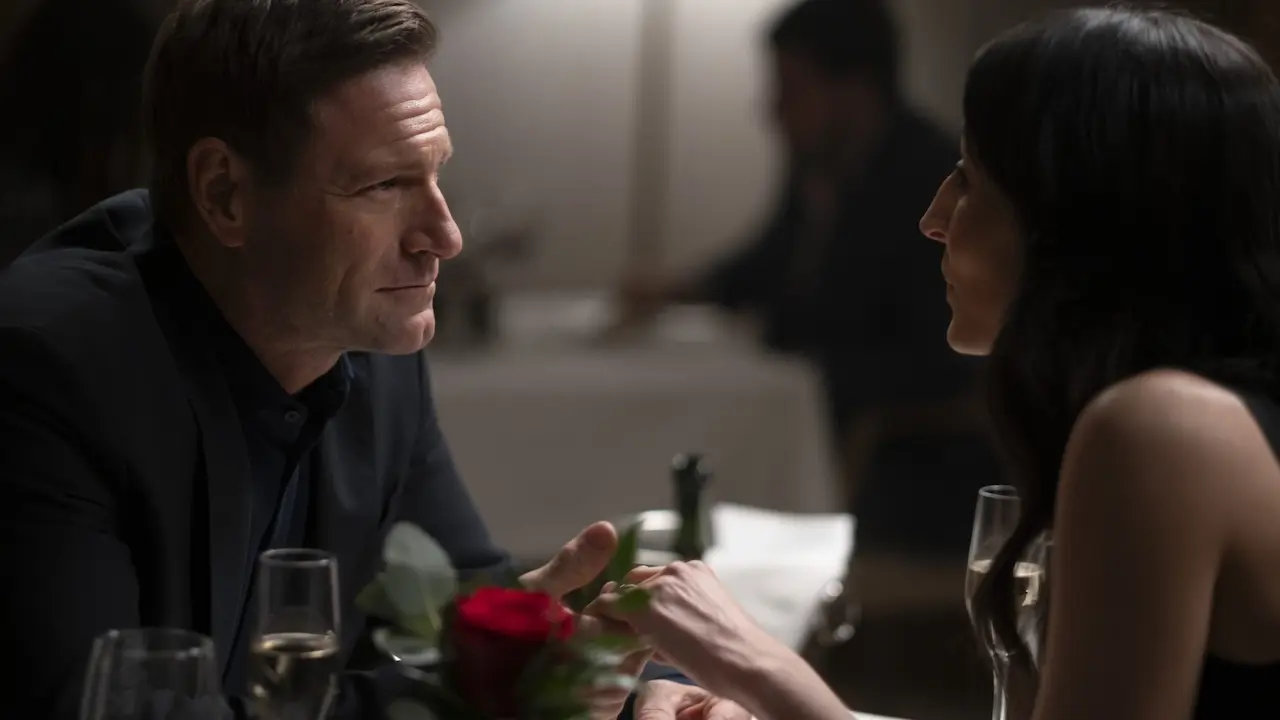 Aaron Eckhart e Laëtitia Eïdo in Chief of Station - Verità a tutti i costi