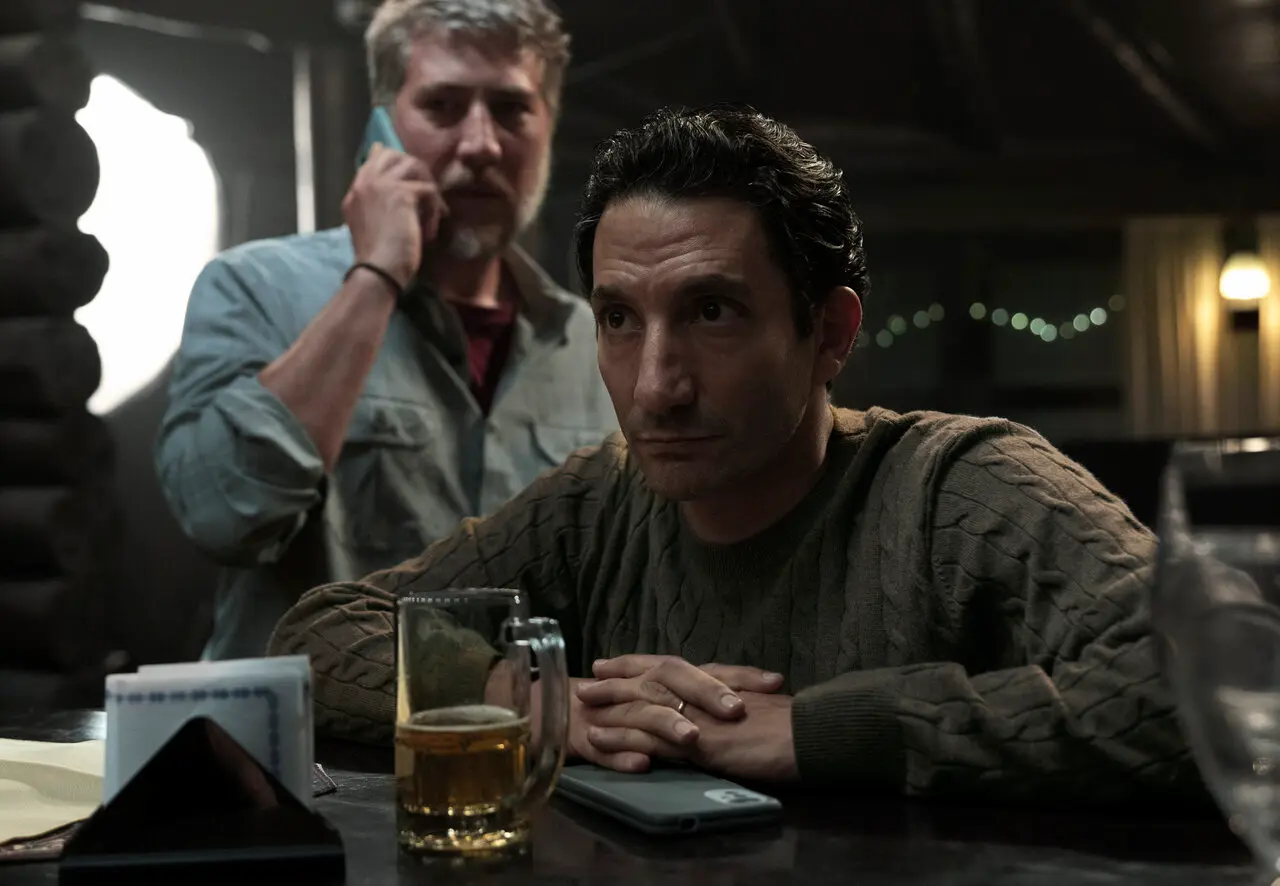Alberto Ammann e Juan Minujin in Atrapados - In trappola