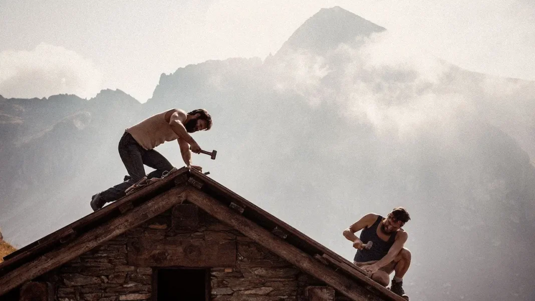 Alessandro Borghi e Luca Marinelli in Le otto montagne