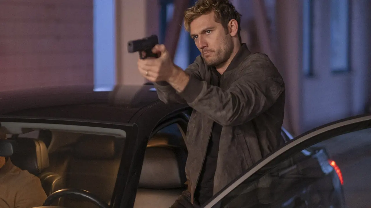 Alex Pettyfer in Chief of Station - Verità a tutti i costi