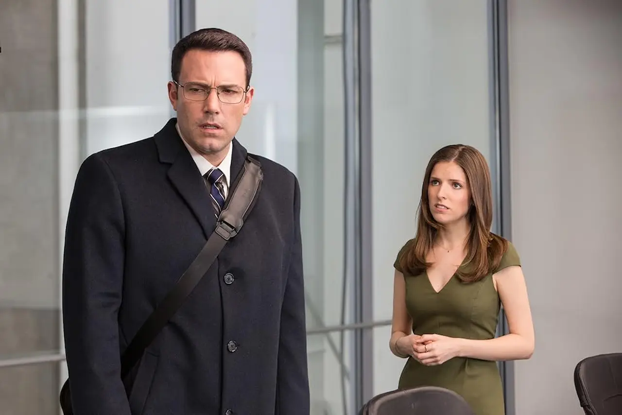 Ben Affleck e Anna Kendrick in The Accountant