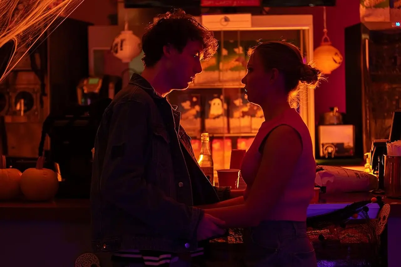 Emilia McCarthy e Devin Druid in Founders Day