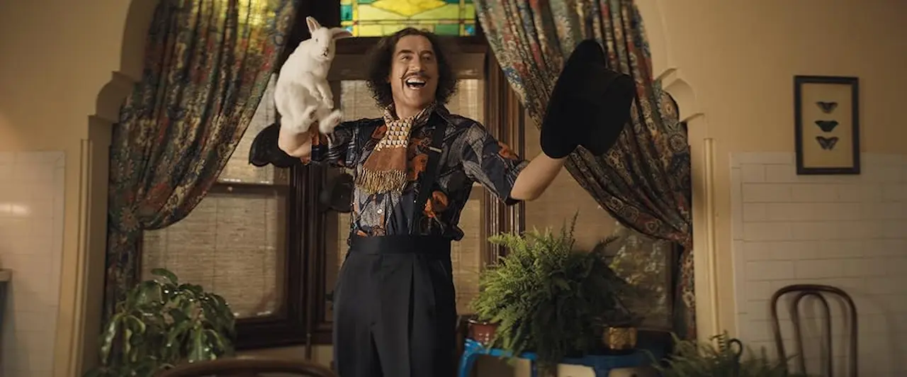 Javier Bardem in Il talento di Mr. Crocodile