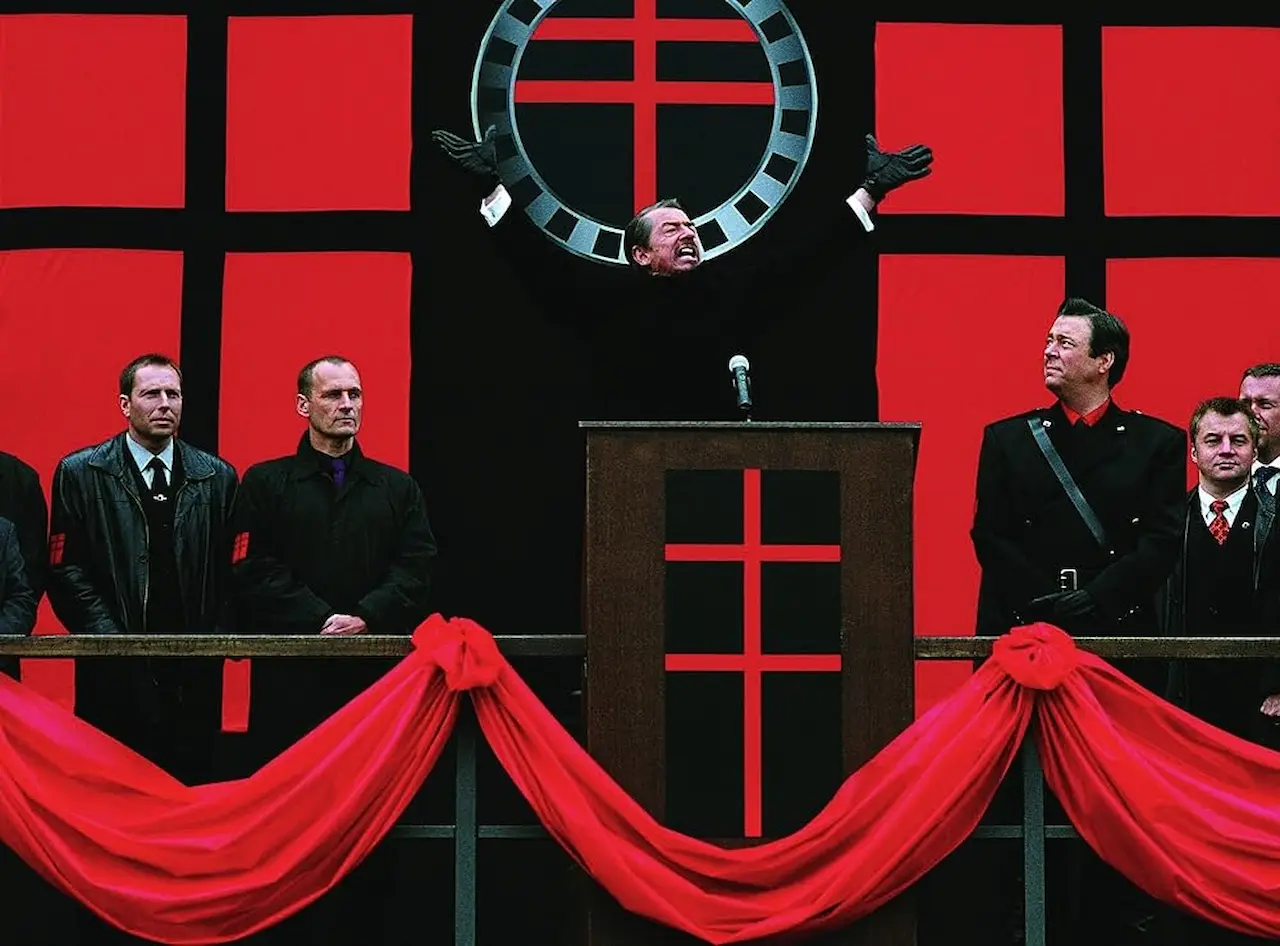 John Hurt e Roger Allam in V per Vendetta