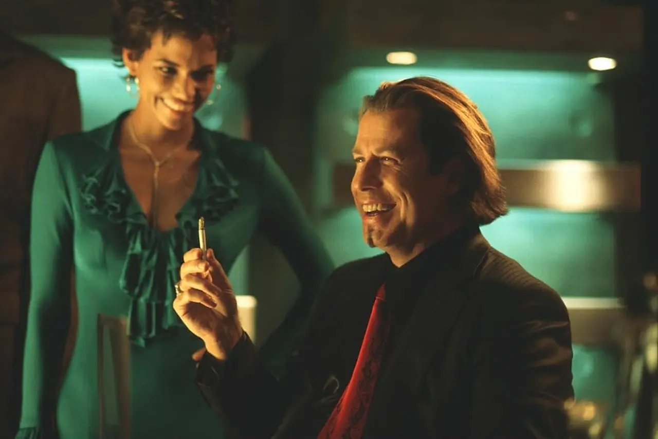 John Travolta e Halle Berry in Codice Swordfish