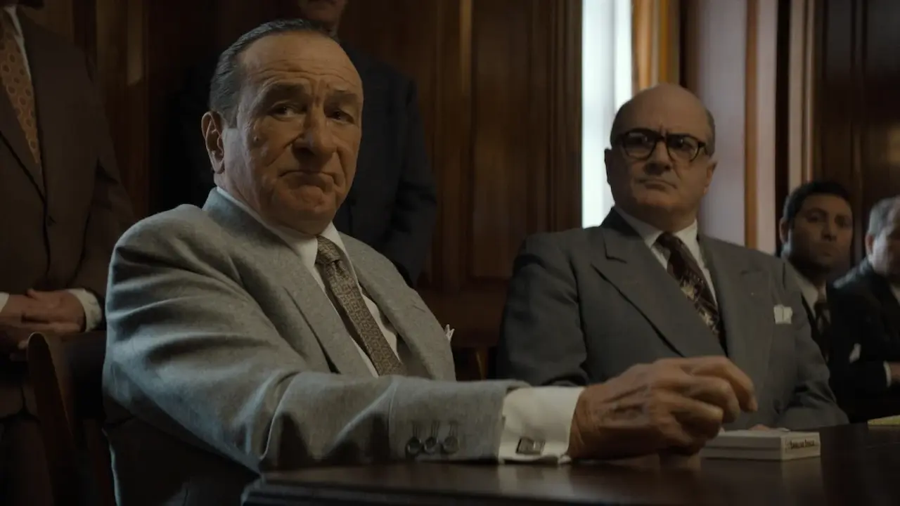 Robert De Niro nel film The Alto Knights - I due volti del crimine