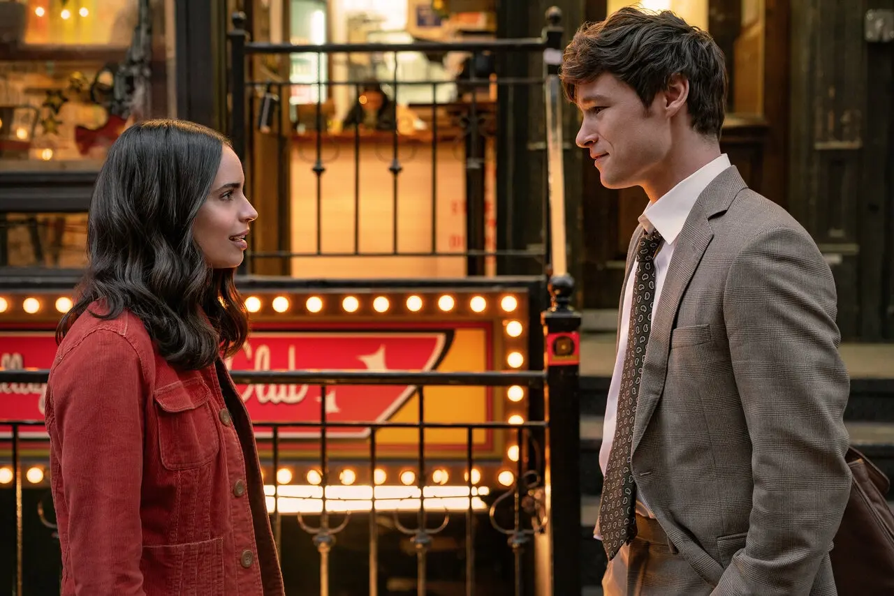 Sofia Carson e Kyle Allen in La lista dei miei desideri