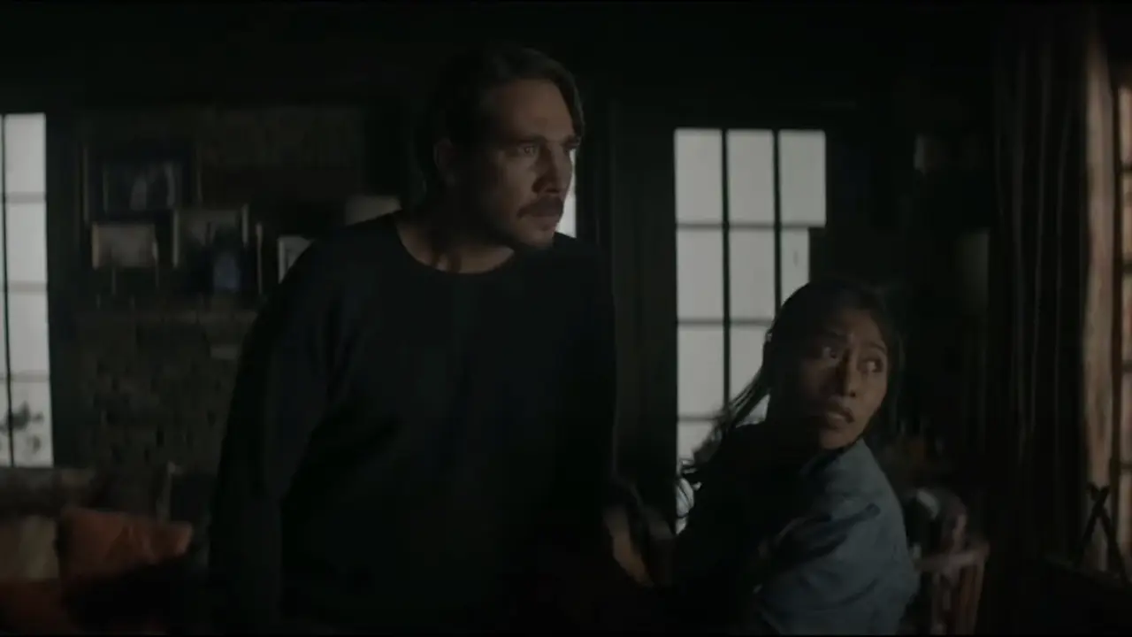 Alberto Ammann e Yalitza Aparicio in Presencias