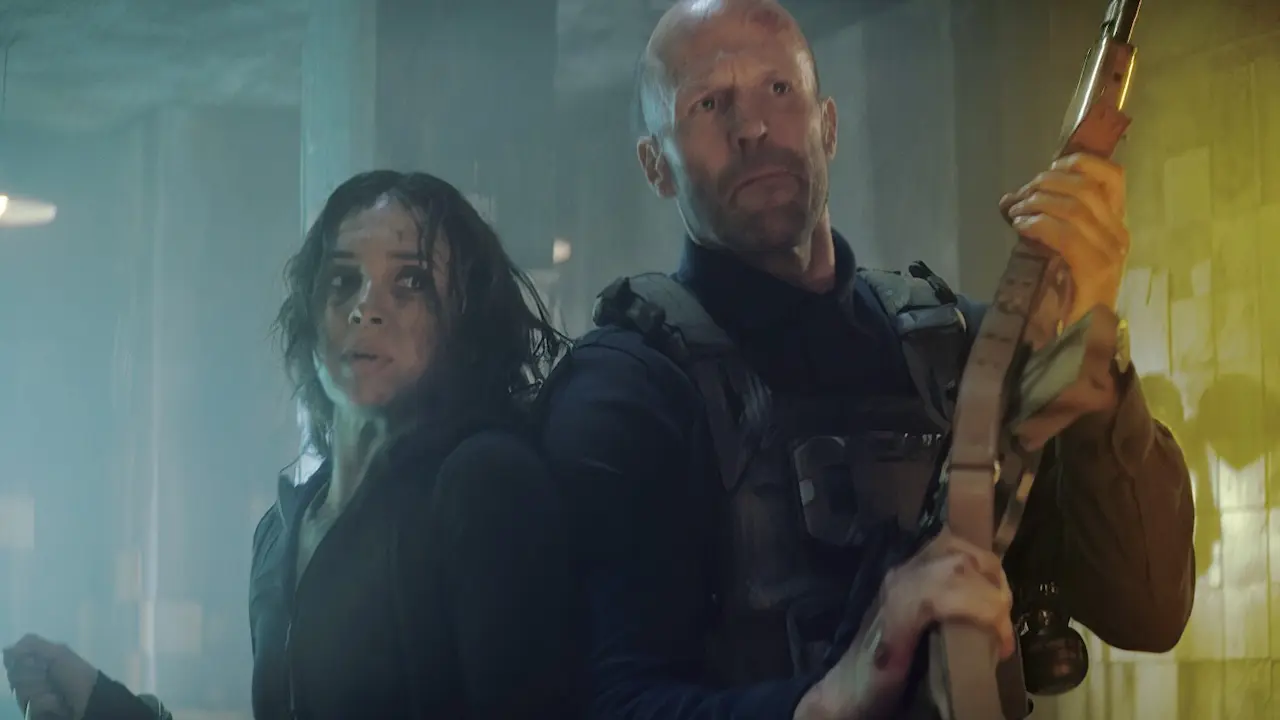 Arianna Rivas e Jason Statham in A Working Man