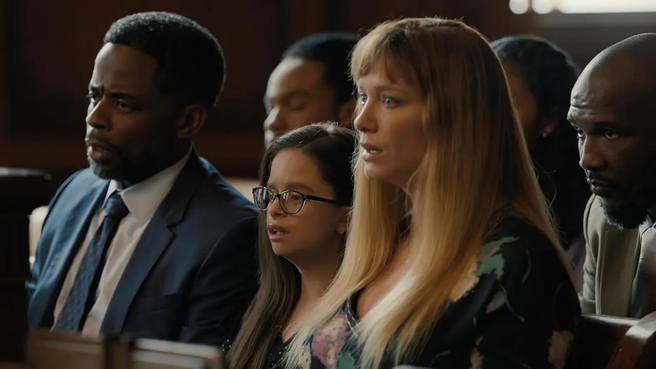 Christina Hendricks, Dulé Hill, Imogen Reid e Jerod Haynes in Good American Family