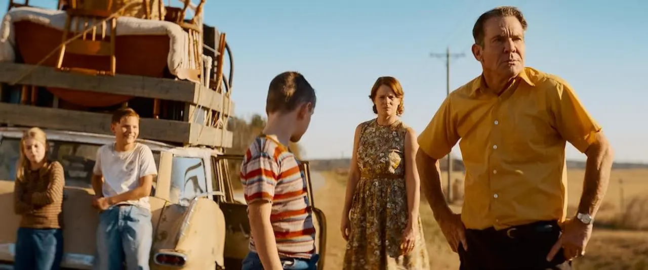 Dennis Quaid, Joelle Carter, Mason Gillett, Jesse Berry e Hailey Bithell in The Hill