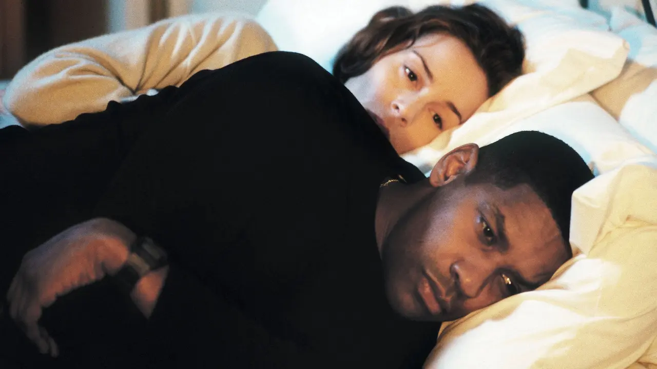 Denzel Washington e Embeth Davidtz in Il tocco del male