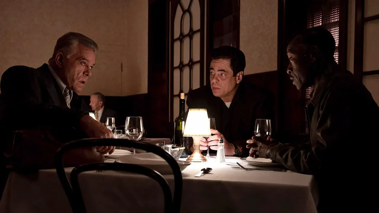 Don Cheadle, Ray Liotta e Benicio Del Toro in No Sudden Move