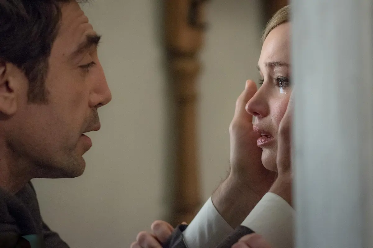 Javier Bardem Jennifer Lawrence in Madre! (2017)