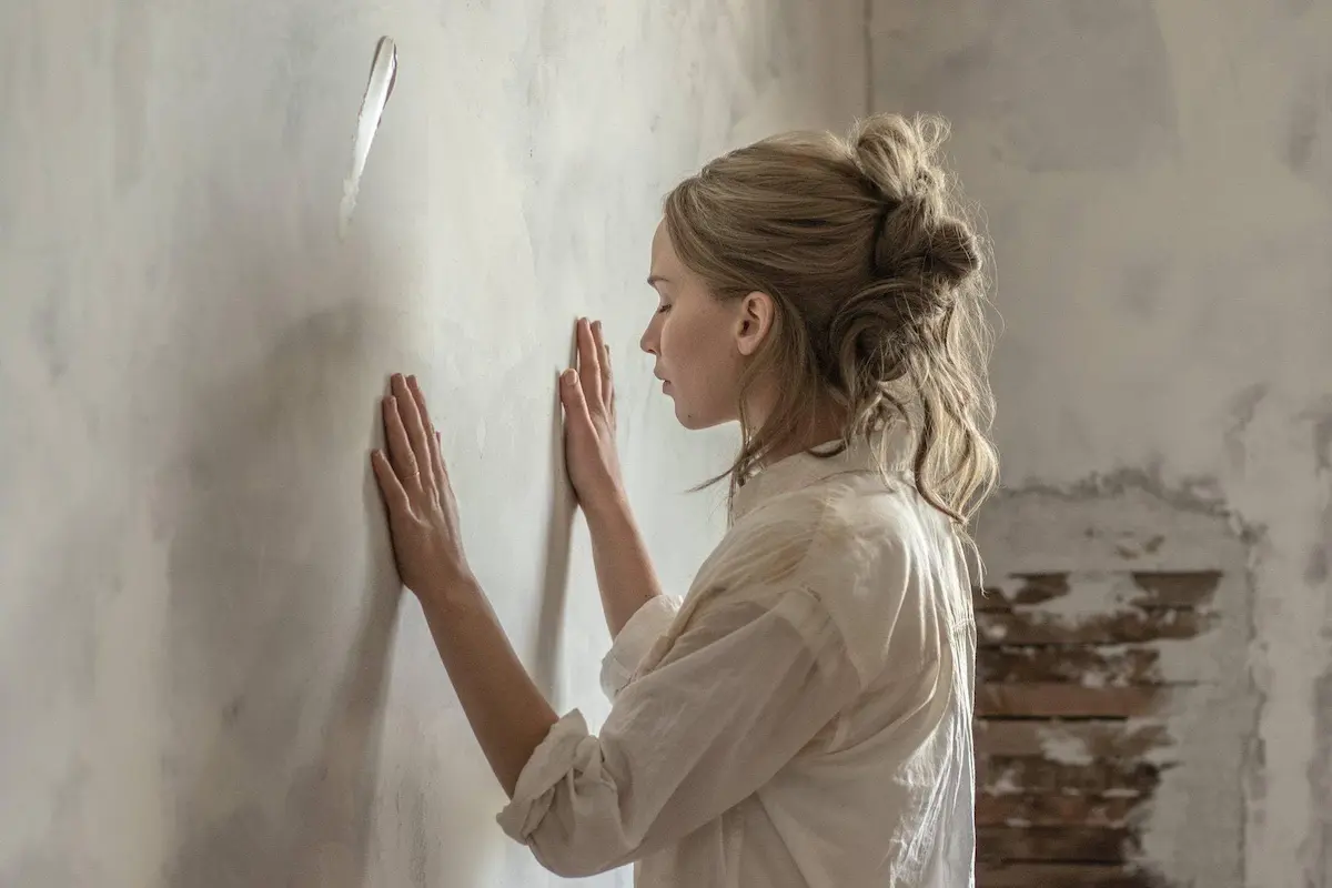 Jennifer Lawrence in Madre! (2017)