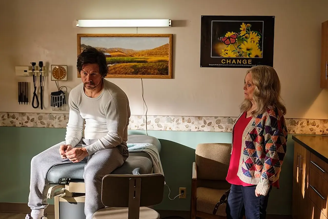 Mark Wahlberg e Jacki Weaver in Father Stu