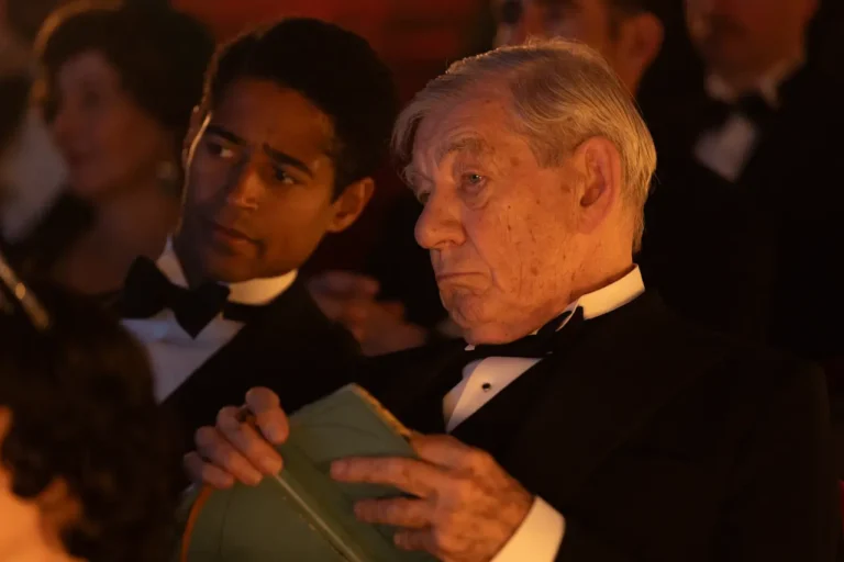 Il Critico – Crimini tra le righe: recensione del film con Ian McKellen