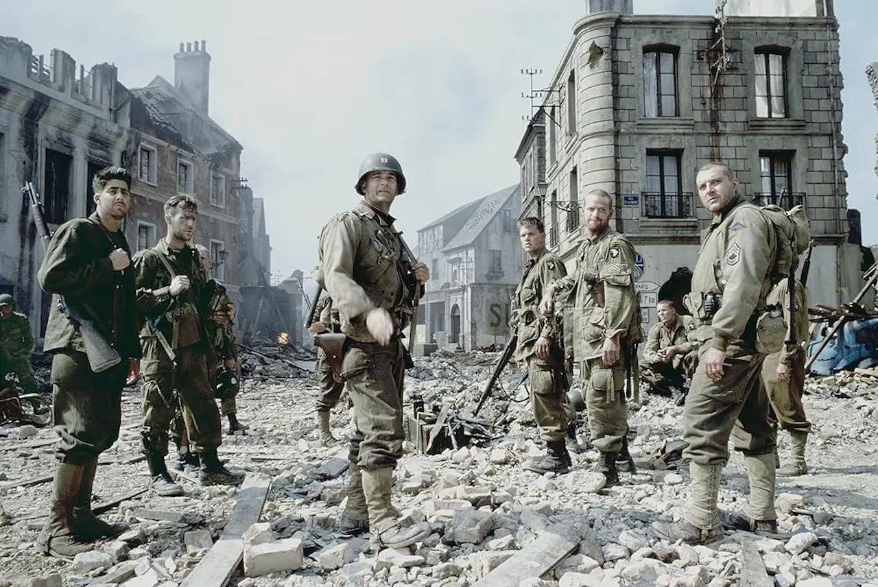 Tom Hanks, Matt Damon, Tom Sizemore, Adam Goldberg, Max Martini e Demetri Goritsas in Salvate il soldato Ryan