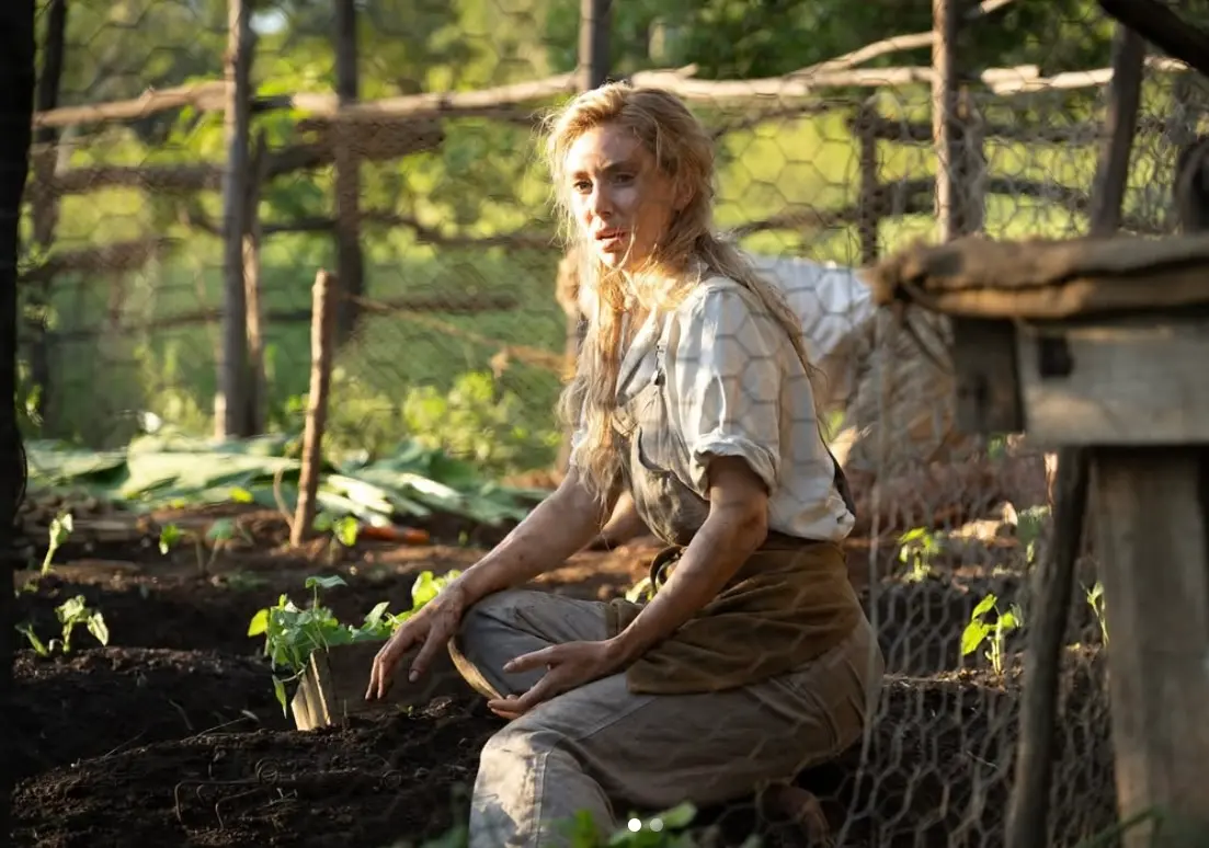 Vanessa Kirby nel ruolo di Dora Strauch Ritter