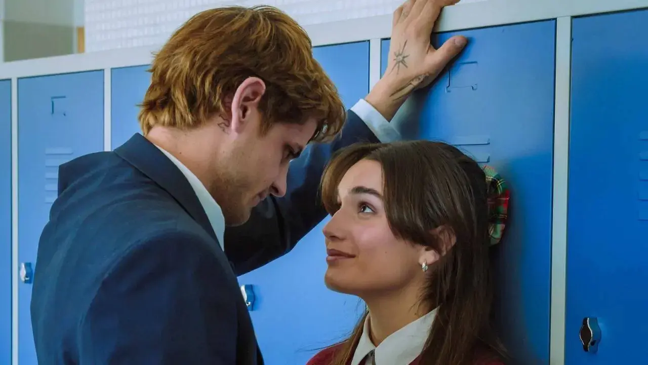 Alberto Olmo e Eléa Rochera in Mala Influencia