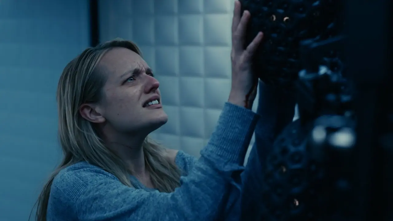 Elisabeth Moss nel film L'uomo invisibile