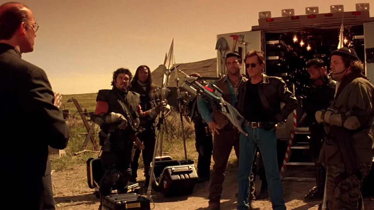 James Woods, Daniel Baldwin, Mark Boone Junior, Thomas Rosales Jr., David Rowden, Gregory Sierra e Cary-Hiroyuki Tagawa in Vampires