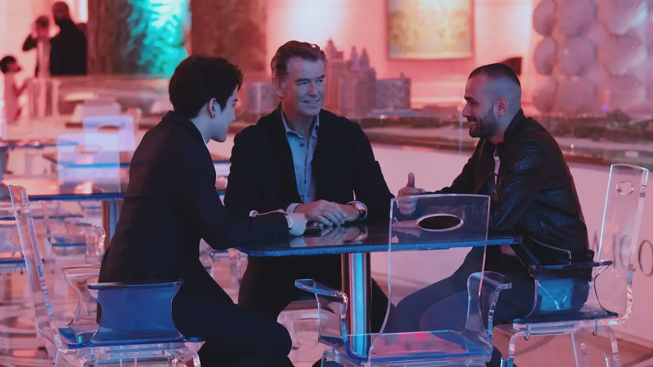 Pierce Brosnan, Mike Angelo e Rami Jaber in The Misfits