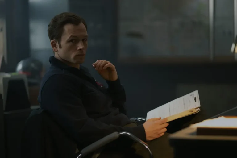 Smoke – Tracce di fuoco: trailer della serie Apple Tv+ con Taron Egerton